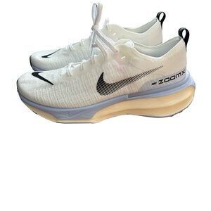 Nike invincible 3 running shoe white size 11 new in box
